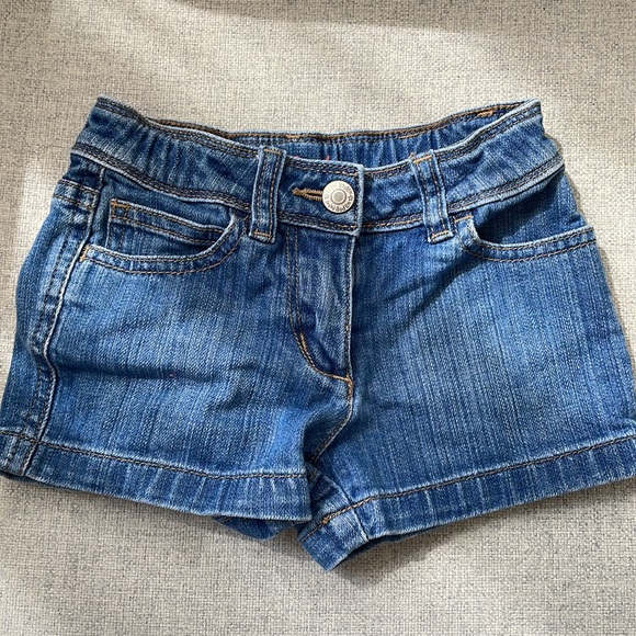 Denim shorts with heart pockets - Picture 4 of 7